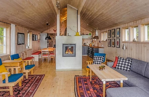 Sjusjoen House | Amazing home in Sjusjøen with kitchen