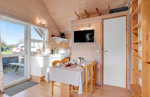 Remmer Strand House | Amazing home in Struer with WiFi