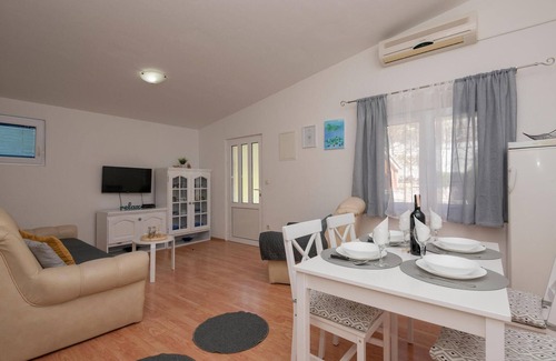 Vrgorac House | Amazing home in Vrgorac with WiFi