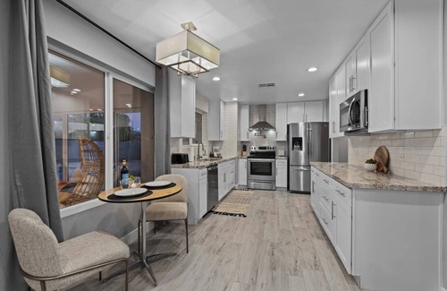 Melrose Paradise House | Amazing Home! With FREE Large Private Heated Pool