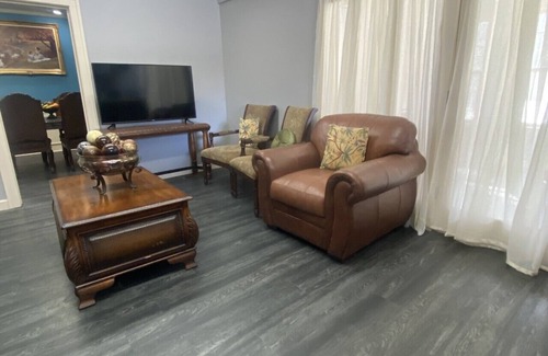 Willmar House | Amazing & HUGE 3-Bedroom Home In Willmar MN-SAVE COST