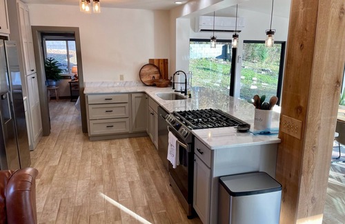 Park Hill House | Amazing Lake Front Property! 3 BR cabin on 30 serene acres on Lake Tenkiller
