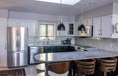 Alder Creek House | Amazing Lake House With All Amenities