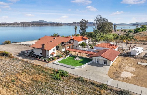 Lake Elsinore House | Amazing Lakefront Home with a Private Beach, BBQ, Balcony, Fireplaces & jacuzzi