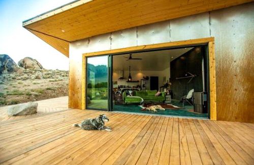 Lone Pine House | Amazing Lone Pine Cabin for Glamping in California