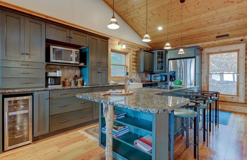 Laurel Ridge Cabin | Amazing Mountain Views ~ Black Mnt~ Asheville Cabin Hot Tub