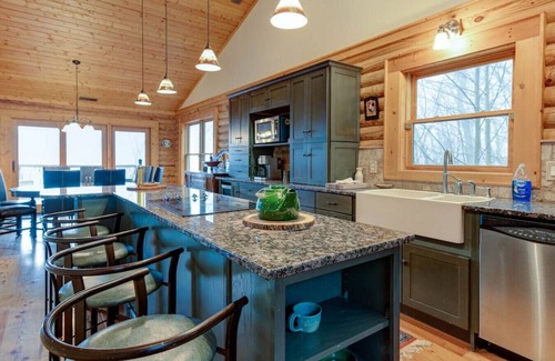Laurel Ridge Cabin | Amazing Mountain Views ~ Black Mnt~ Asheville Cabin Hot Tub