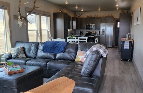 Shining Mountains House | Amazing Mountain View’s in a brand new build