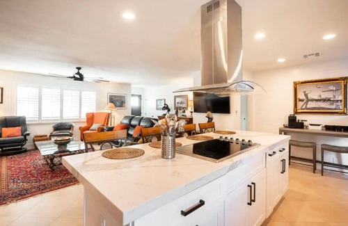 Rancho Oakey House | Amazing Pool, Spa, and Outdoor Entertainment Center