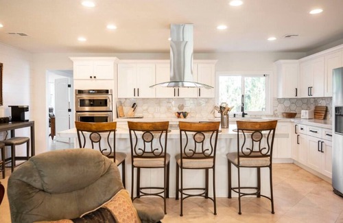 Rancho Oakey House | Amazing Pool, Spa, and Outdoor Entertainment Center