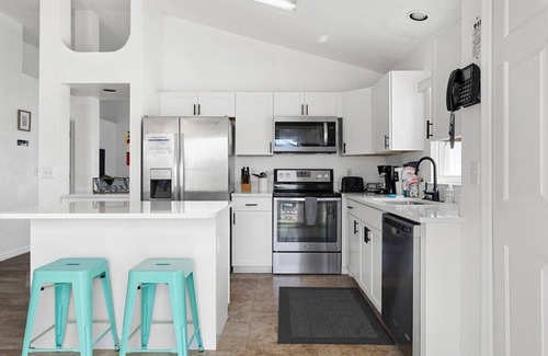 Lindfields House | Amazing Pool - Spacious 3BR House near Disney