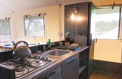 Littleport Cabin | Amazing Safari Lodge With Wild Swimming Lake