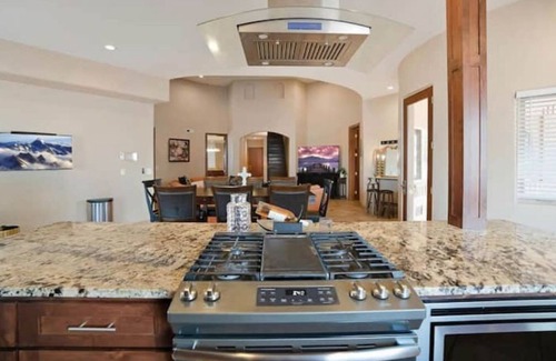 Los Lunas House | Amazing Spacious Castle House!