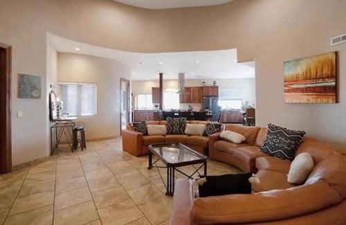 Los Lunas House | Amazing Spacious Castle House!