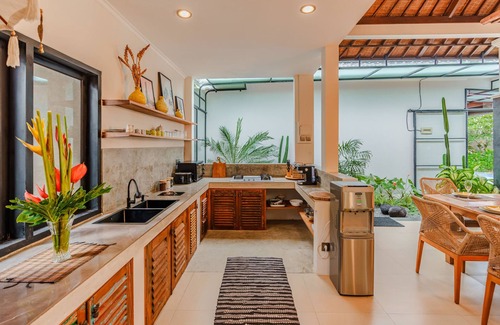 Batubelig Villa | Amazing Spacious Villa in North Seminyak