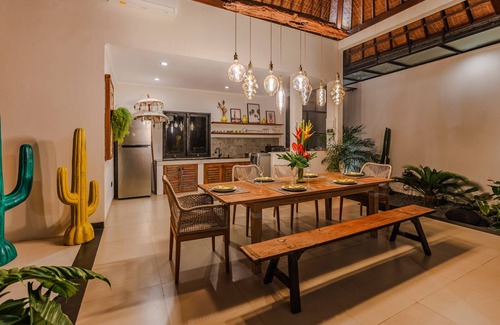 Batubelig Villa | Amazing Spacious Villa in North Seminyak