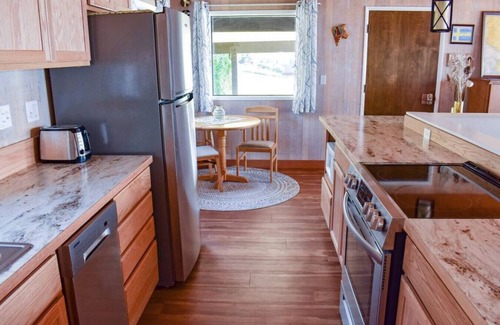 Lummi Island House | Amazing sunsets, Stunning views, beach access, cozy house, great deck