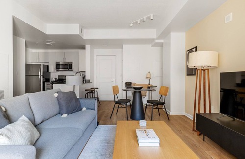 Cardozo Apartment | Amazing U Street 1BR w/Gym, nr Metro & Nightlife, by Blueground