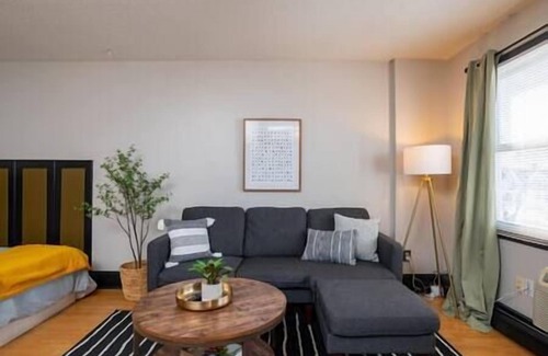 Lowry Hill East Apartment | Amazing Uptown Studio long stays