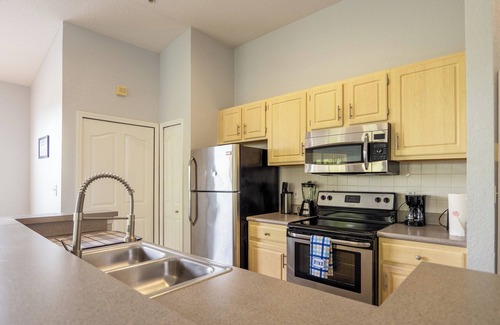 Lindfields Condo | Amazing View Condo 4 Miles from Disney World with heated pool in Gated Community