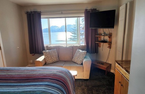 Valdez Bed & Breakfast | Amazing view of the ocean and mountains, in natural setting.
