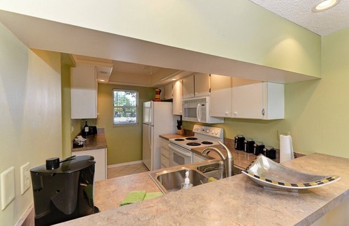 Plantation Condo | Amazing View - On Golf Course - Near Beaches, Shopping & Restaurants
