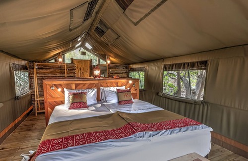 Maun Cabin | Amazing view on the river from your tent to the Okavango Delta