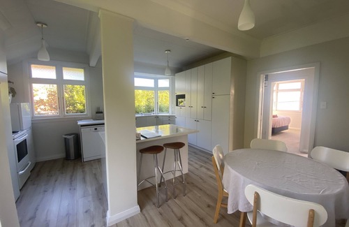 Dunedin House | Amazing views! 5 mins to beach
