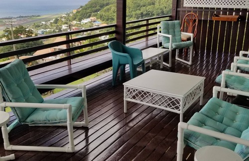 Kingstown House | Amazing views, close to supermarkets, shopping, beaches