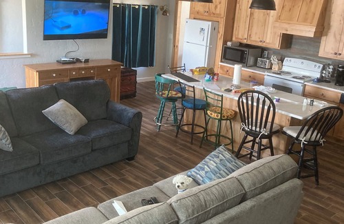 Council House | Amazing views close to friends, family and fishing. Indoor RV parking 29’ max.