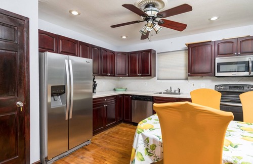 East Massapequa House | AMAZINGLY RELAXING 2nd floor - full 2 BR/Bath/Full kitchen/Diswasher