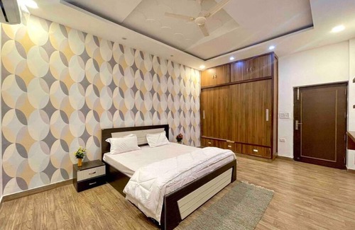 Rohini Villa | Amber - 5 Bedroom Villa, Garden in Rohini, Delhi
