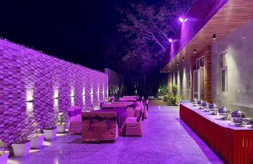 Rohini Villa | Amber - 5 Bedroom Villa, Garden in Rohini, Delhi