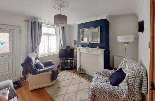 Alfreton House | Amberley Cottage