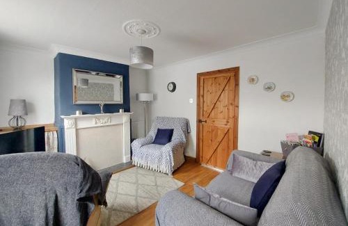 Alfreton House | Amberley Cottage