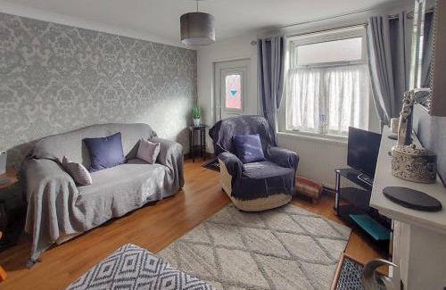 Alfreton House | Amberley Cottage