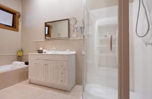Wattle Grove Bed & Breakfast | Ambience on Huon Bed & Breakfast
