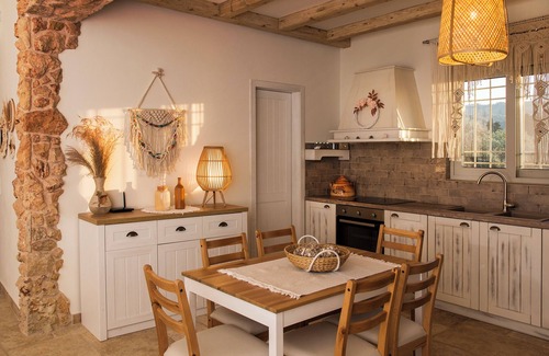 Arkitsa Villa | Amelia Villa Collection