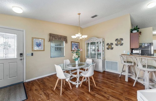 Summerhill House | Amelia Villa-Pet Friendly 2 Bd-Great Location