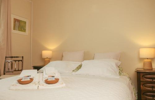 Abrantes Bed & Breakfast | AmendoeirasHouse-SustainableLiving