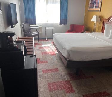 Hayward Cabin | Americas Best Value Inn Hayward