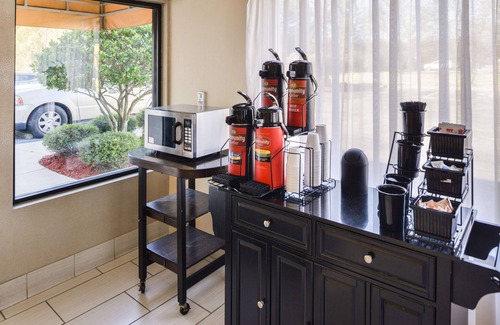 Bastrop Hotel | Americas Best Value Inn & Suites Bastrop