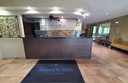 Delafield Hotel | AmericInn and Suites by Wyndham Delafield-Waukesha-Milwaukee