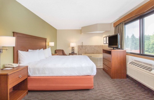 Laurium Hotel | AmericInn by Wyndham Calumet