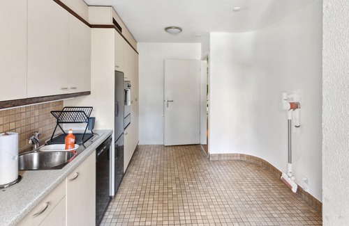 Hirslanden Apartment | Ample Beauty: Spacious Zurich Apartments