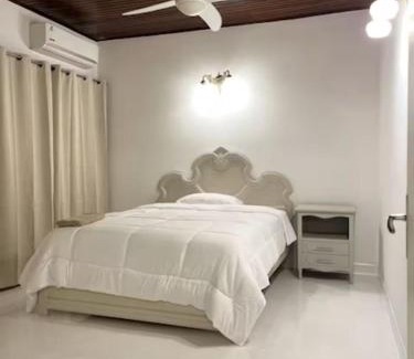 Fernando De La Mora Apartment | Amplia casa, patio y quincho a minutos de la capital