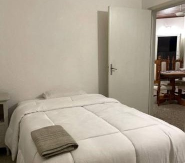Fernando De La Mora Apartment | Amplia casa, patio y quincho a minutos de la capital