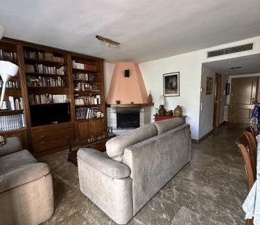 Zaragoza House | Amplio y Comodo Chalet en Zaragoza con piscina y tenis