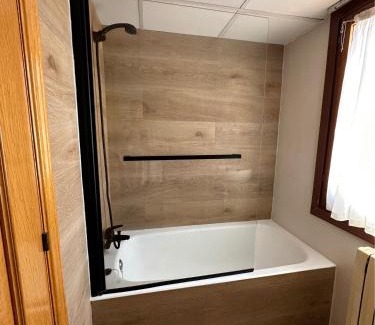 Zaragoza House | Amplio y Comodo Chalet en Zaragoza con piscina y tenis