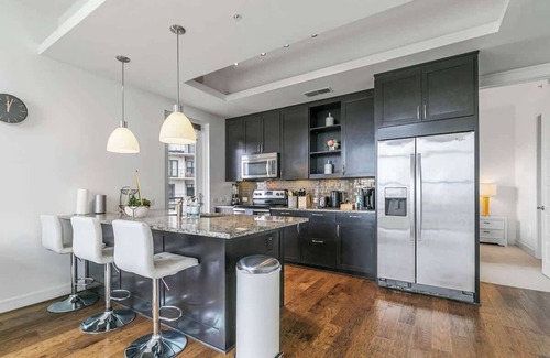 Uptown Apartment | Amyfinehouse| Modern 2BR Apt |Pool+Views+Parking
